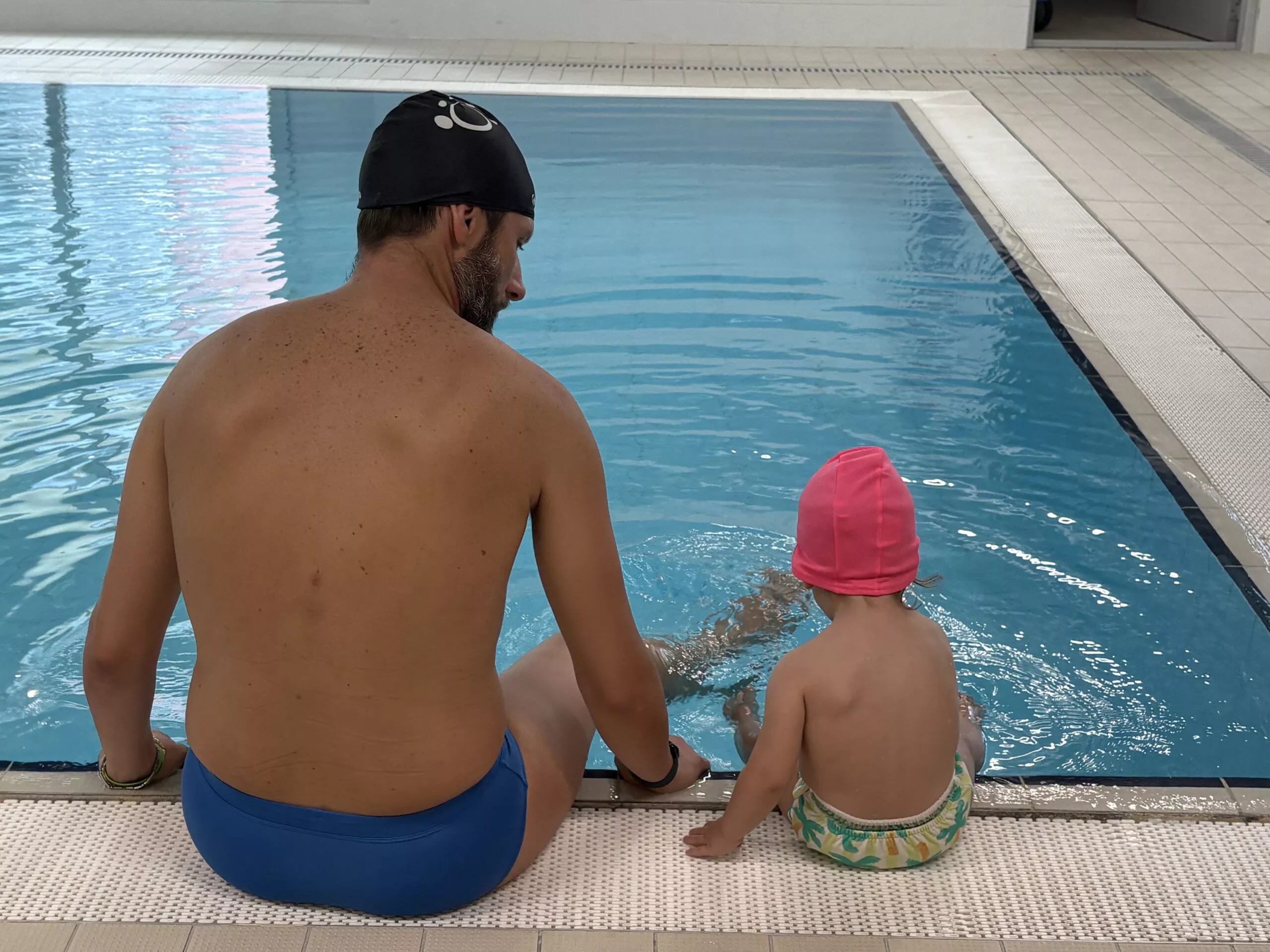 In che modo lo aiutiamo ad acquisire competenze con il metodo SwimBabySwim 1 IMG 0320 scaled