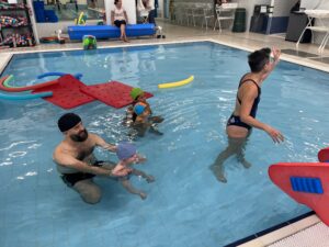 Come è strutturato un corso swimbabyswim 2 IMG 8079